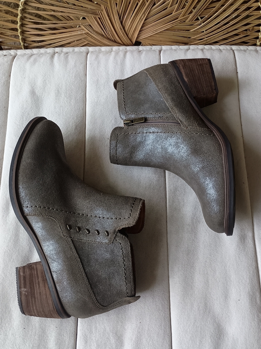 Clarks Neva Lo Taupe Metallic Ankle Boots_9